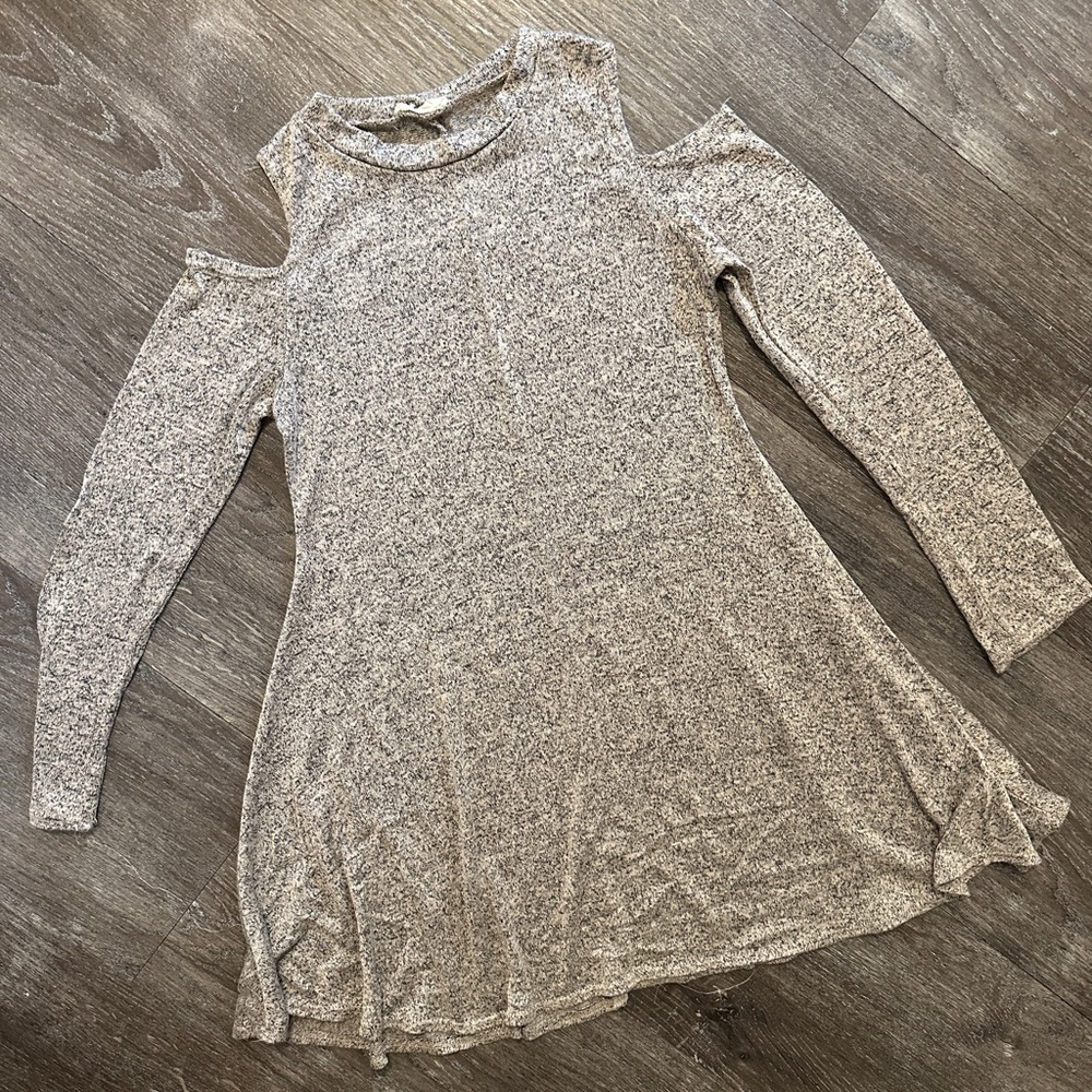 Cold-Shoulder Mock-neck Tunic